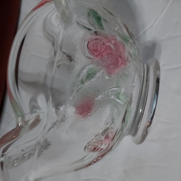 L.E.Smith Glass Basket with Pink Roses and Green leaves. Stamped S.9 inches Hx6W - Picture 5 of 12